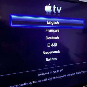 Apple TV (2nd Gen) MC572LL/A 8GB Media Streamer COMPLETE**
